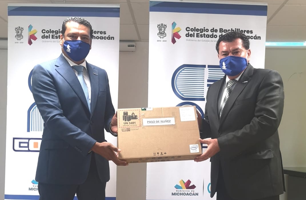  Entregan equipo y mobiliario a planteles del Cobaem