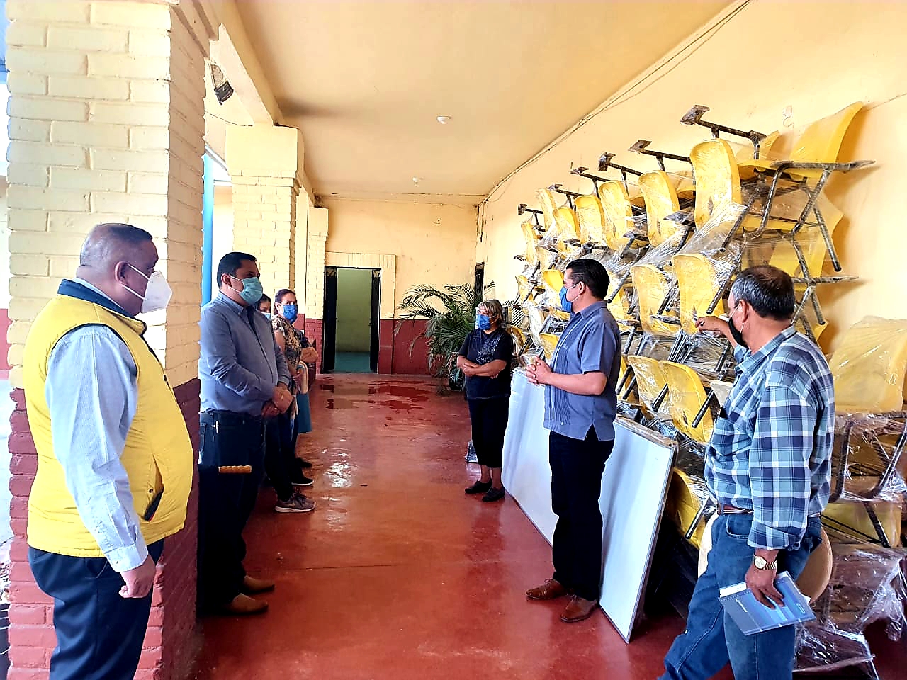  Entrega IIFEEM mobiliario a 10 escuelas en Zinapécuaro