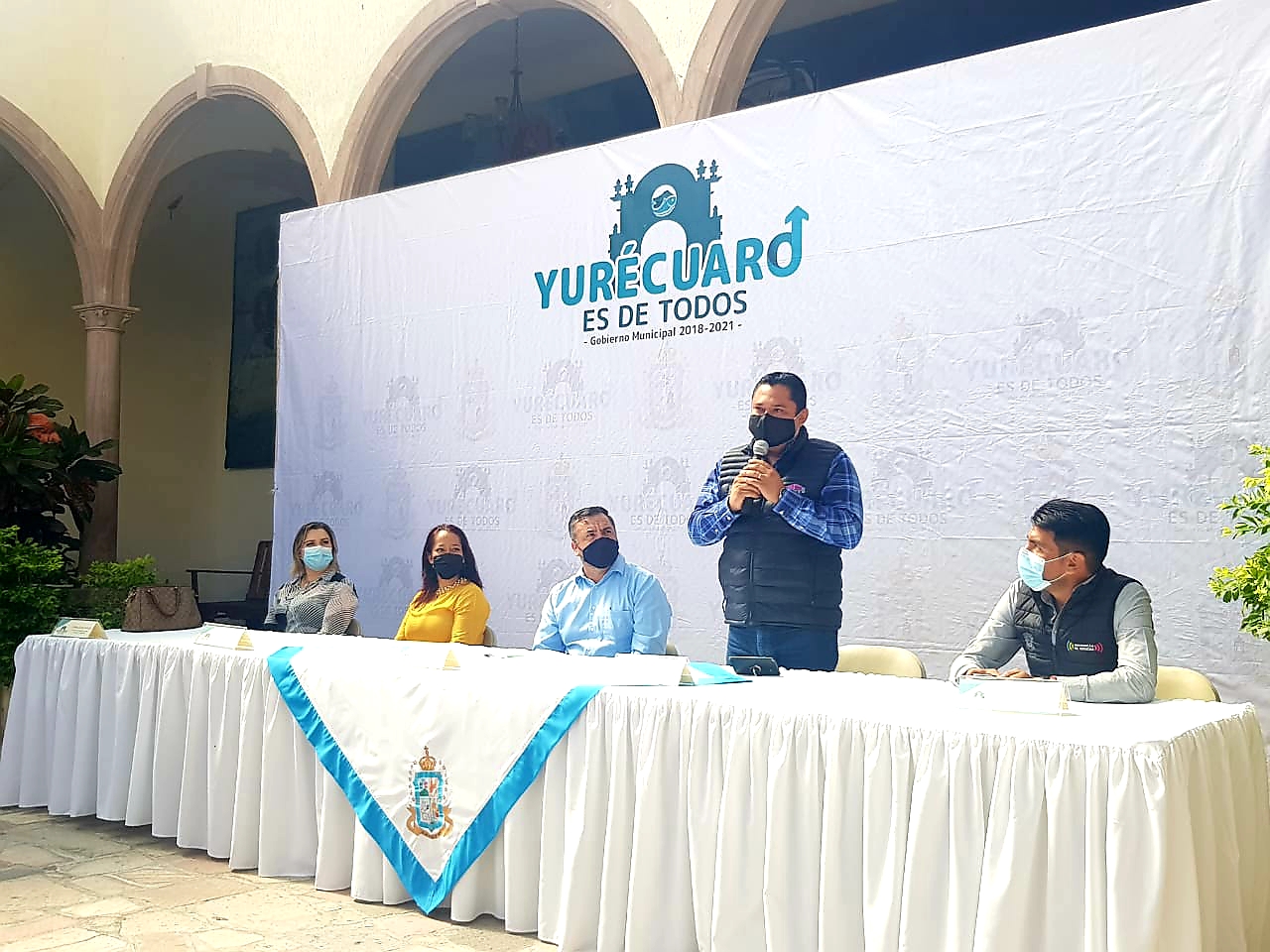  Equipa Gobierno estatal a escuelas de Yurécuaro