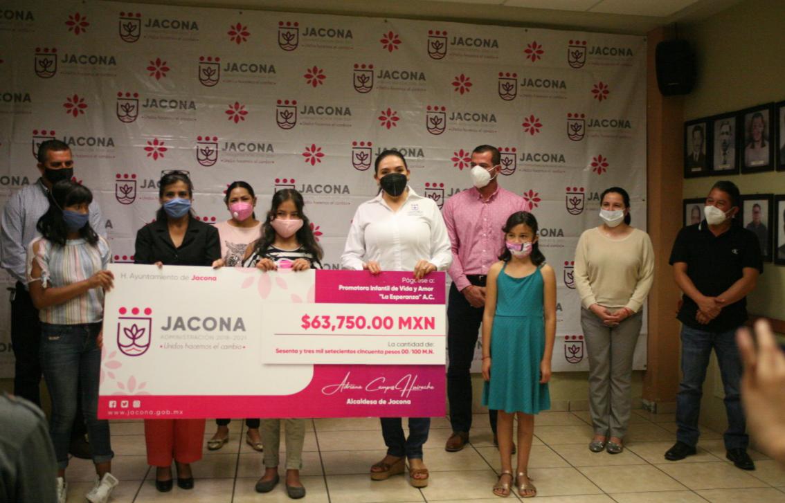  Entregó Adriana Campos 63 mil 750 pesos a Promotora Infantil