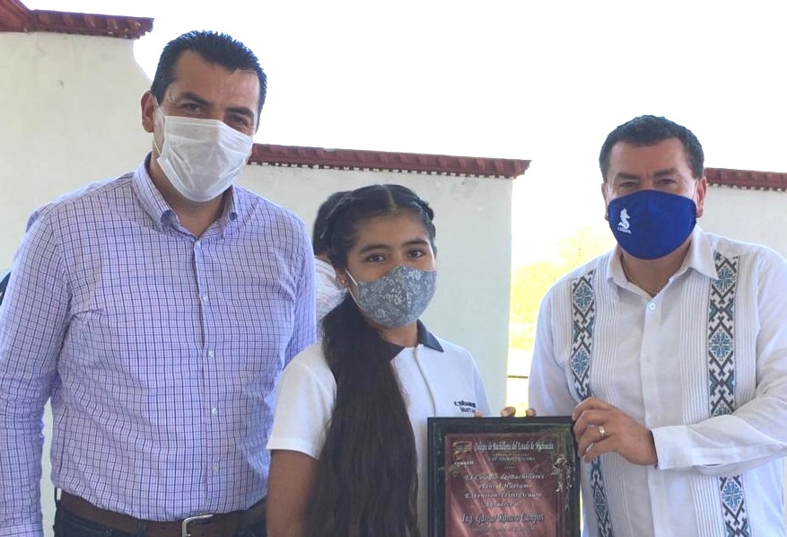 Inauguran techumbre para plaza cívica en extensión Tziritzícuaro del Cobaem