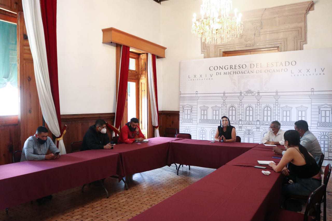  Atiende Brenda Fraga a normalistas egresados y docentes