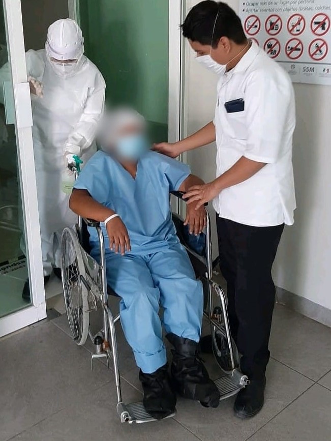  El día de su cumpleaños, paciente de COVID-19 recibe el alta en Hospital General de Apatzingán