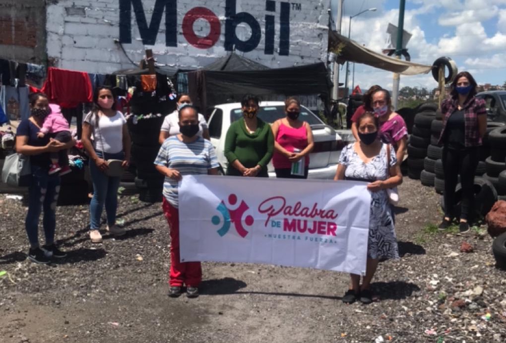Entrega programa Palabra de Mujer créditos a diez mujeres de Morelia
