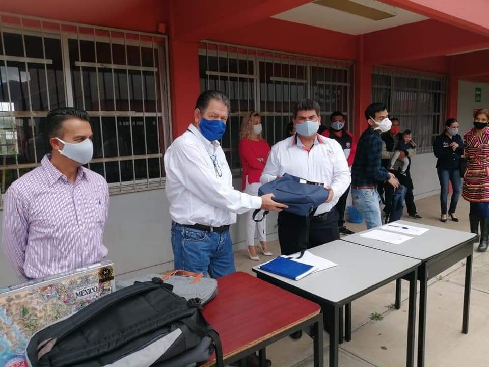  Reconoce SEE a docentes y alumnos del plantel de Ciudad Hidalgo del CECyTEM