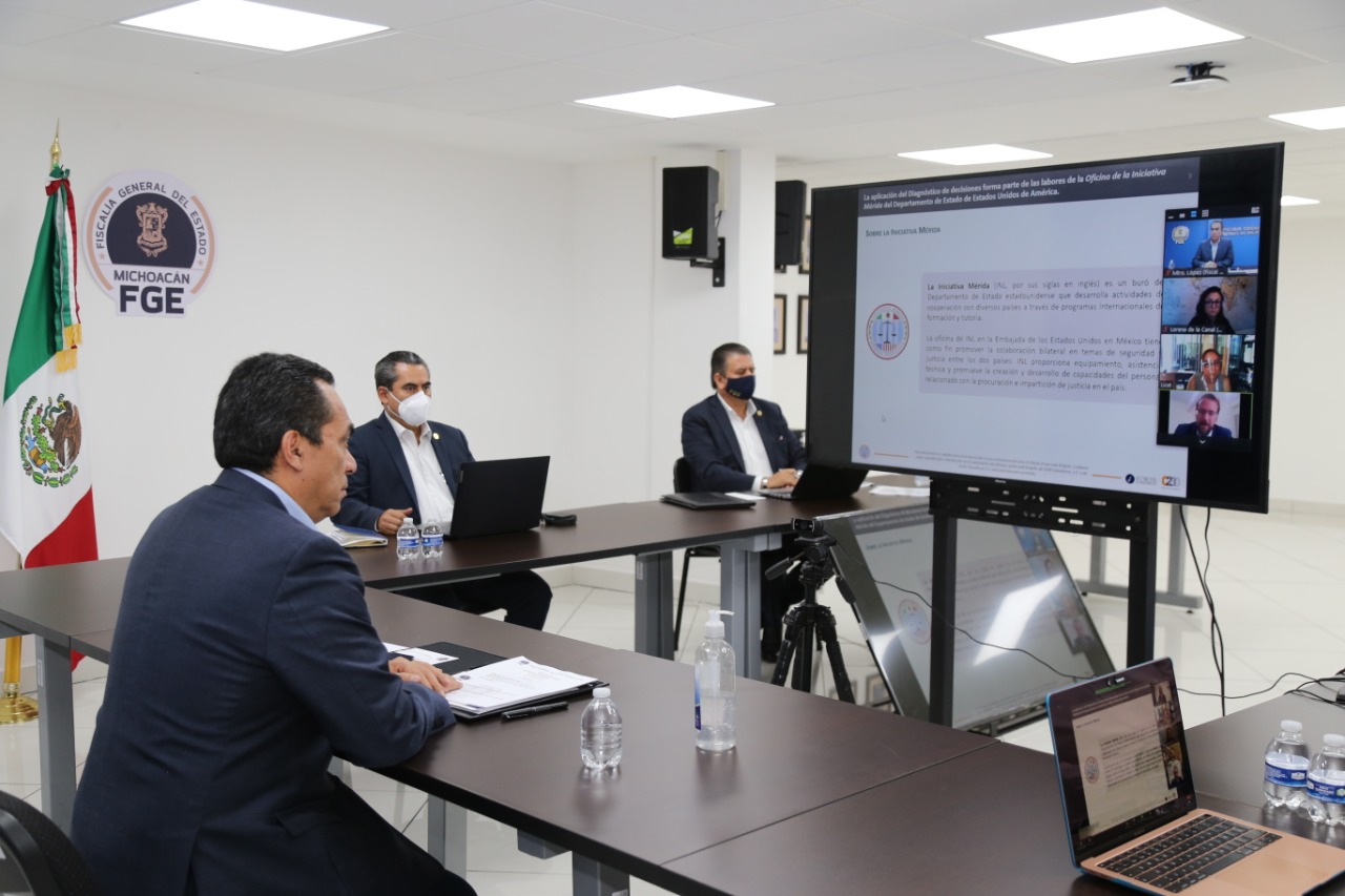 Logra Adrián López Solís, proyectos de evaluación y capacitación especializada con Iniciativa Mérida