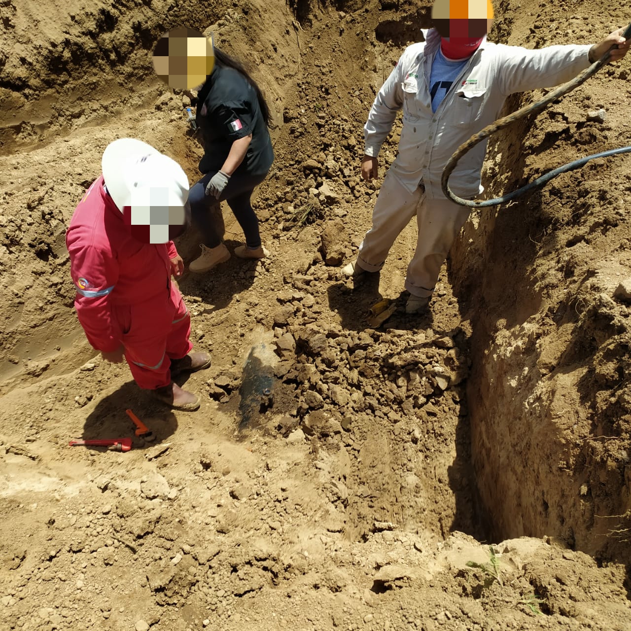  La FGR investiga tres tomas clandestinas descubiertas en ductos de Pemex