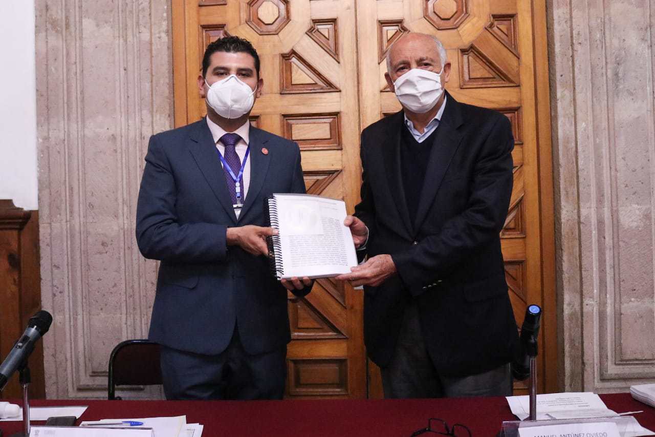  Presidente de la Mesa Directiva recibe en Congreso iniciativa ciudadana