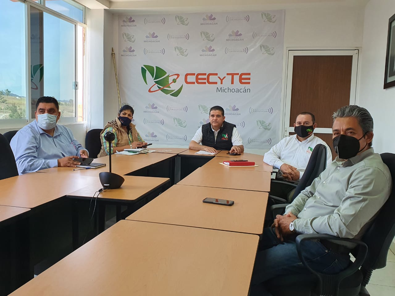 Unen esfuerzos directivos del CECyTEM en pro de la comunidad del Colegio