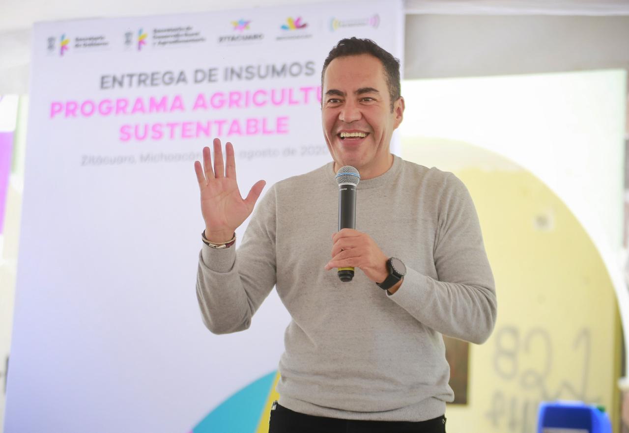 Labor de mujeres michoacanas en el campo, fundamental para el desarrollo: Carlos Herrera