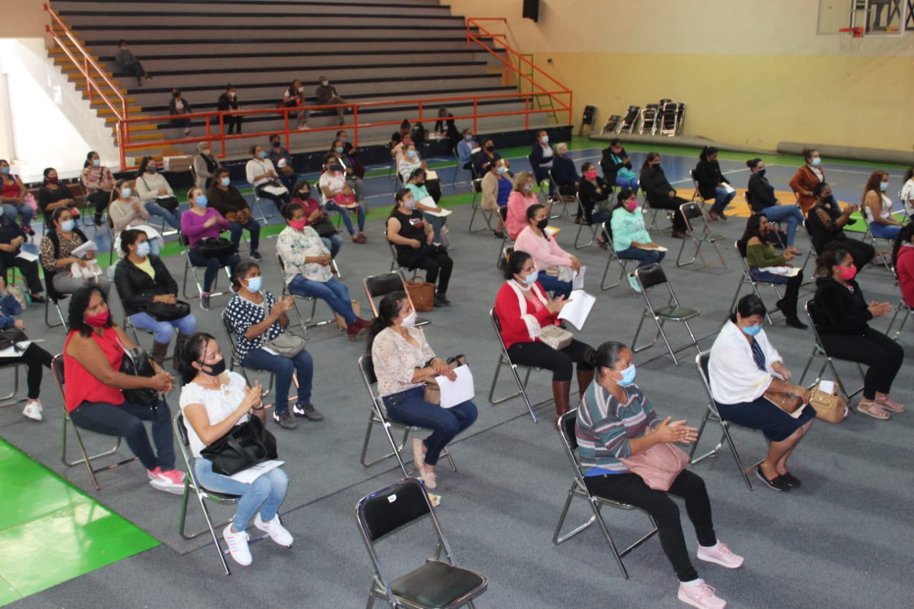  Reciben 64 Auxiliares de Salud estímulos económicos