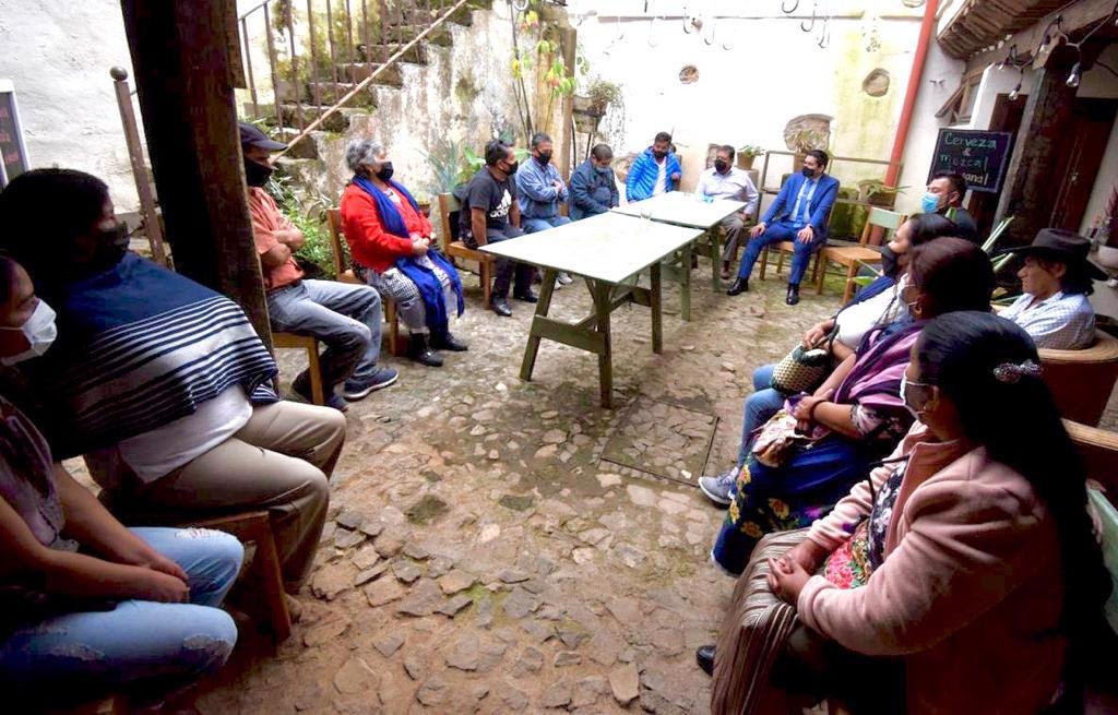  Arturo Hernández abre espacio a artesanos en la elaboración de la Ley Integral Indígena