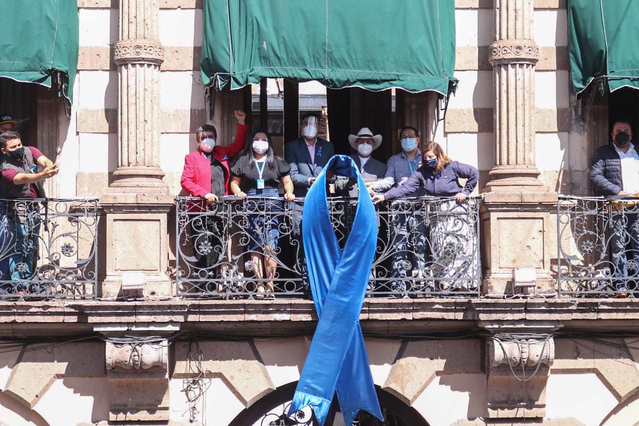 Congreso del Estado coloca moño azul para generar conciencia en la lucha contra el cáncer de próstata