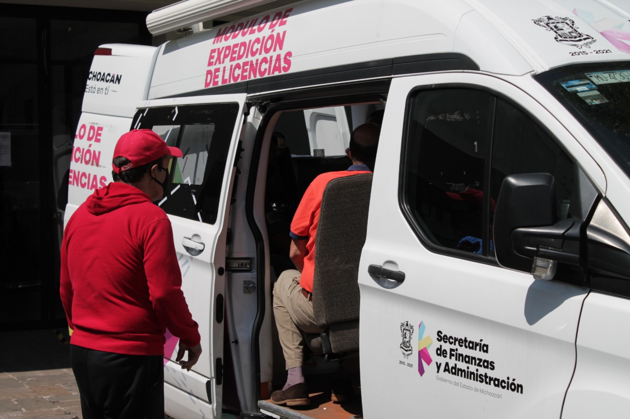 Extiende estadía módulo móvil de expedición de licencias en Palacio de Gobierno