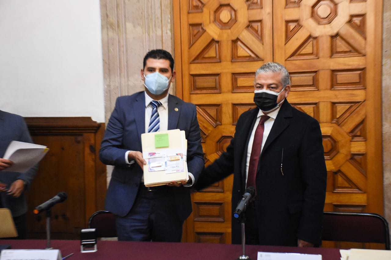 Recibe presidente del Congreso del Estado Paquete Fiscal 2021