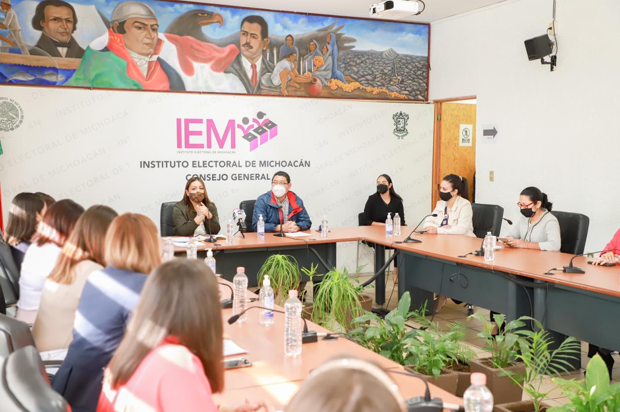 Presentan al IEM propuesta para que partidos impulsen candidaturas de mujeres jóvenes