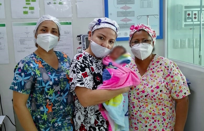 Regresa a casa bebé prematura después de 52 días de estancia hospitalaria