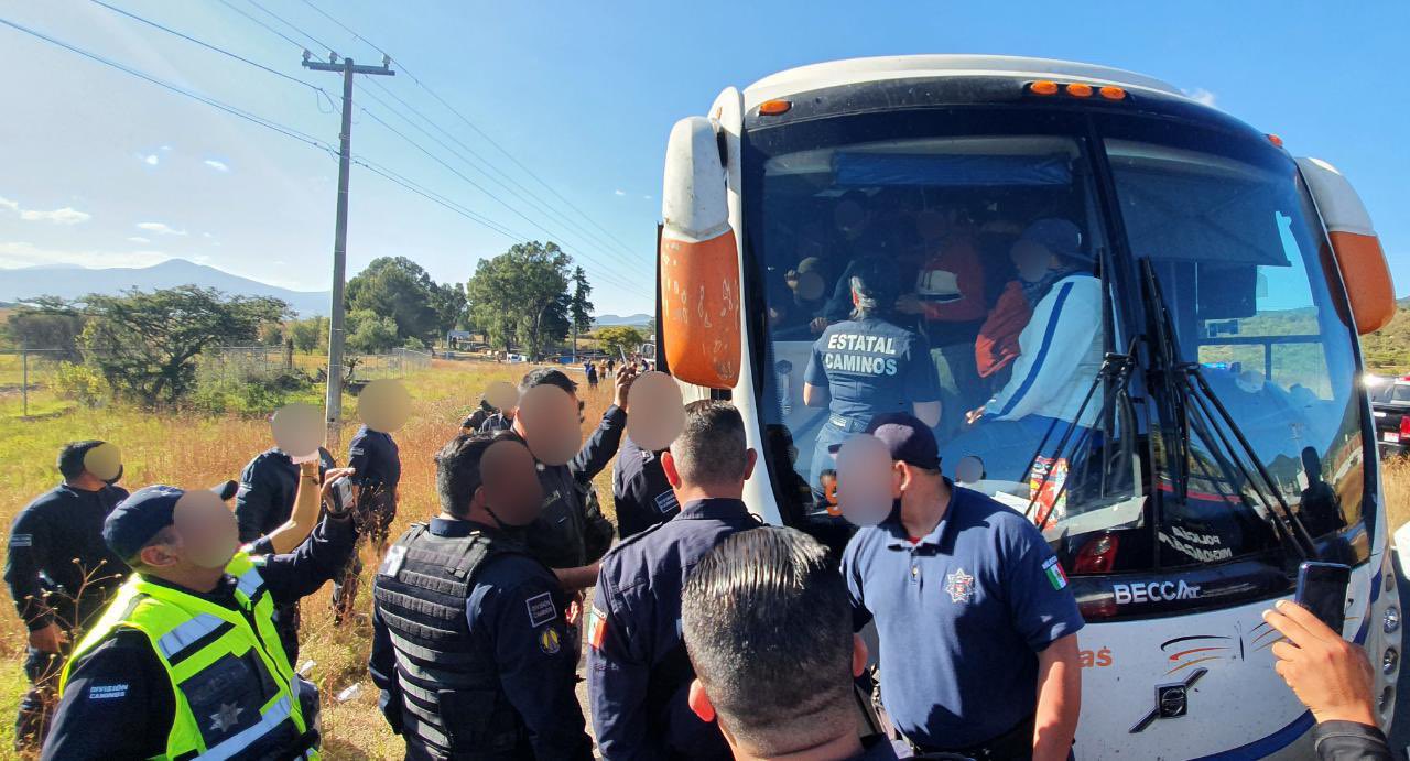  Vinculan a proceso a 64 normalistas