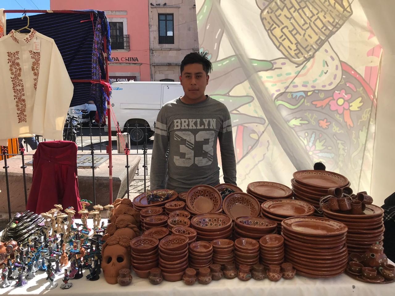  Entregan IAM y FONART apoyos para impulsar la producción artesanal de Michoacán