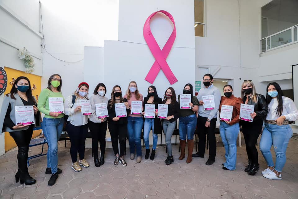  Entregan reconocimientos al personal de atención de violencia de género de la Seimujer