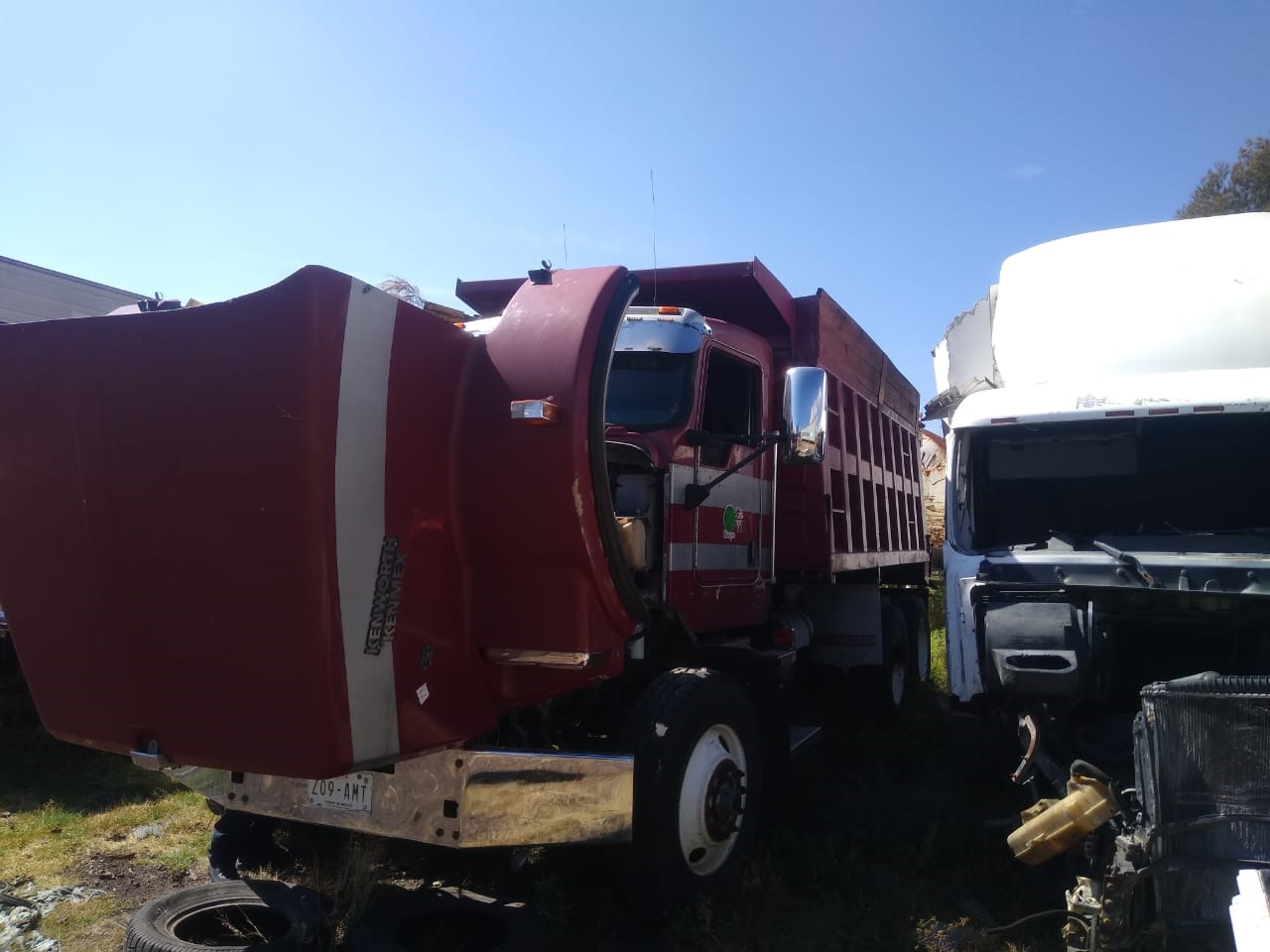  En cateo, asegura FGE inmueble relacionado en conductas ilícitas y recupera seis vehículos con reporte de robo