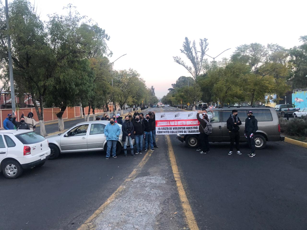 Trabajadores del Gobierno del Estado se manifiestan por falta de pagos