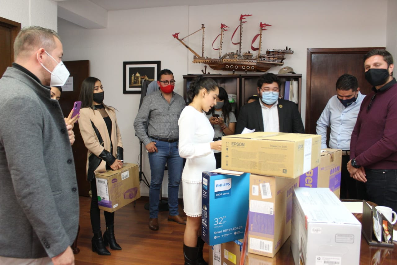  Entrega Ijumich mobiliario para fortalecer los espacios de desarrollo de los jóvenes