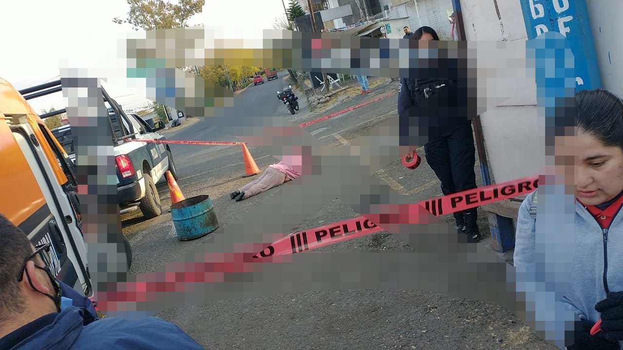  Muere mujer en vía pública; tenía  síntomas de Covid-19: familiares