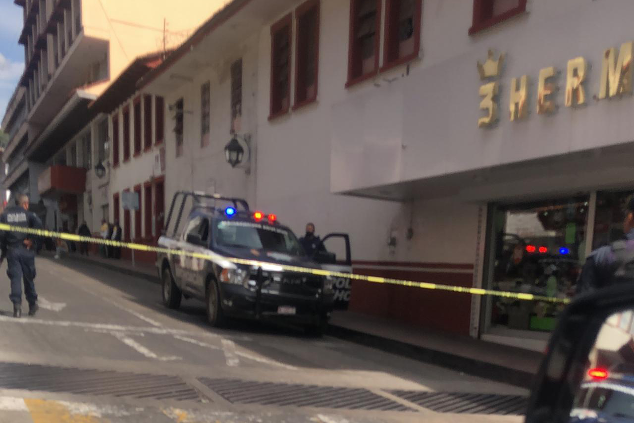 Comando armado ataca fonda en Uruapan; un muerto y tres heridos
