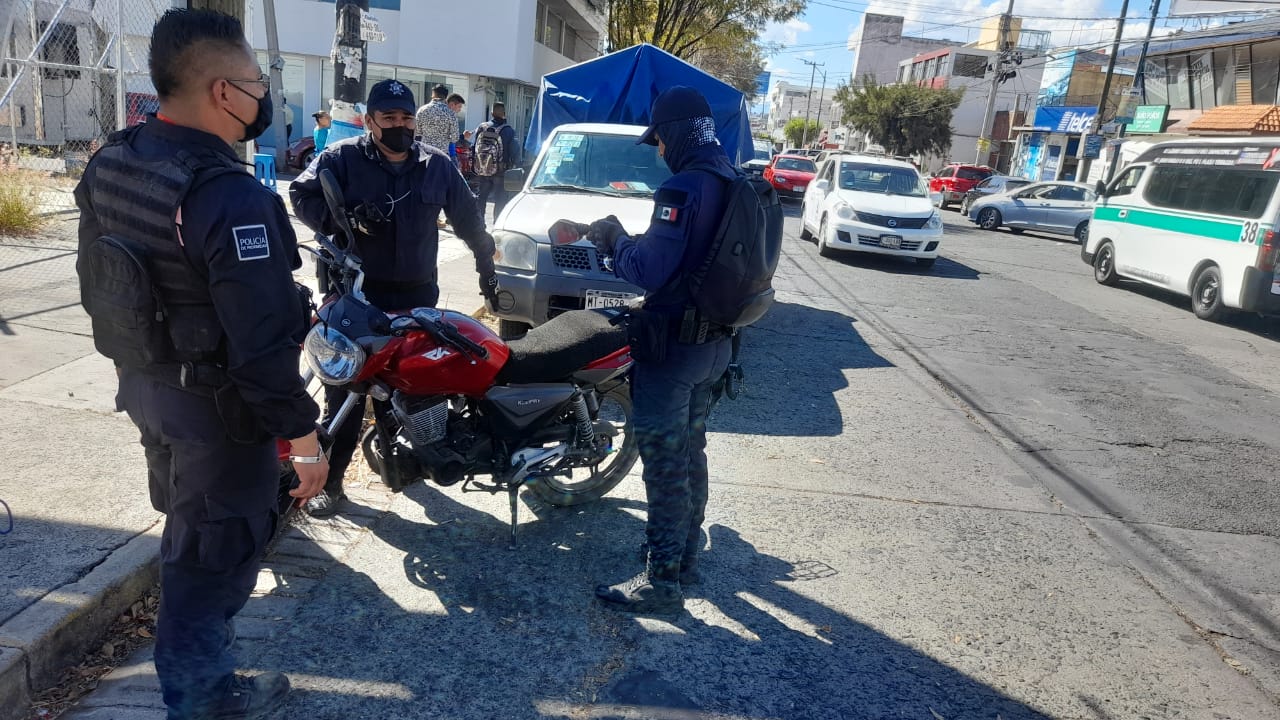  Presuntos asaltantes son arrollados por su víctima