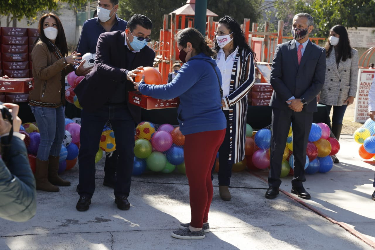 Llevan miles de Roscas de Reyes a familias michoacanas