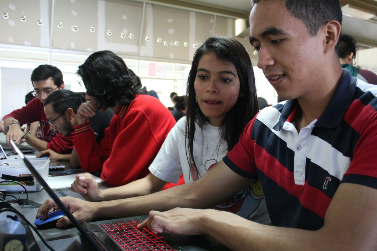  Estudiantes de la UTM participaron en expos educativas de manera virtual