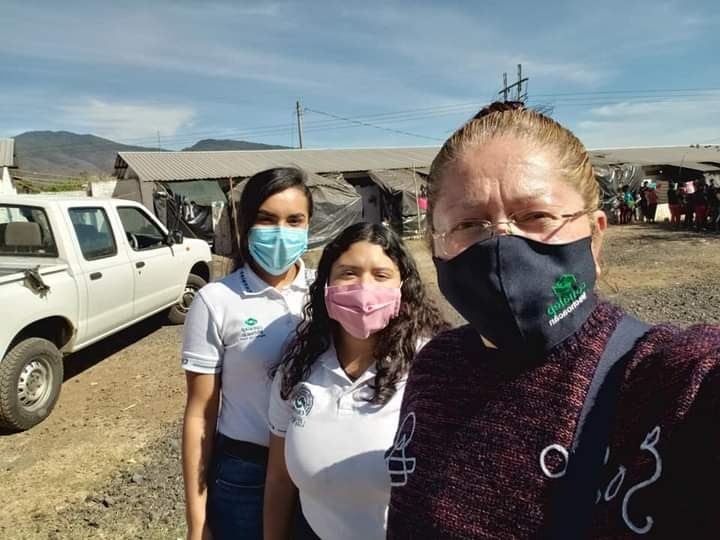  Entregan juguetes a niñas y niños de la comunidad Santa Clara