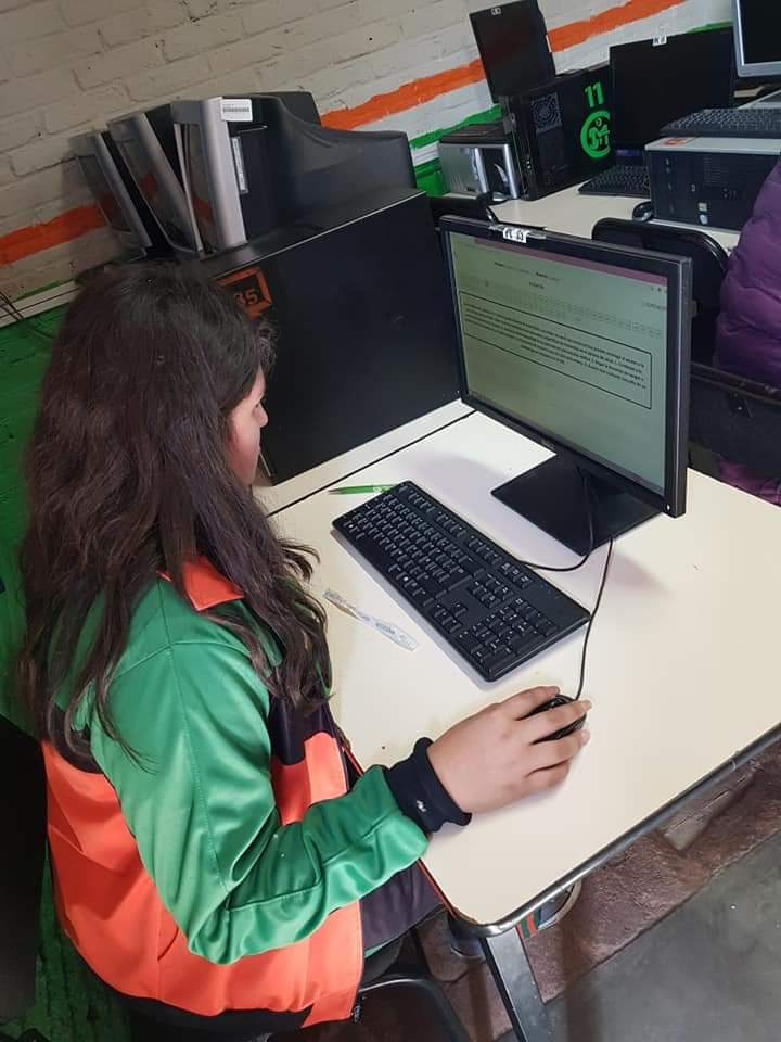 Retoman estudiantes del CECyTEM actividades escolares en línea