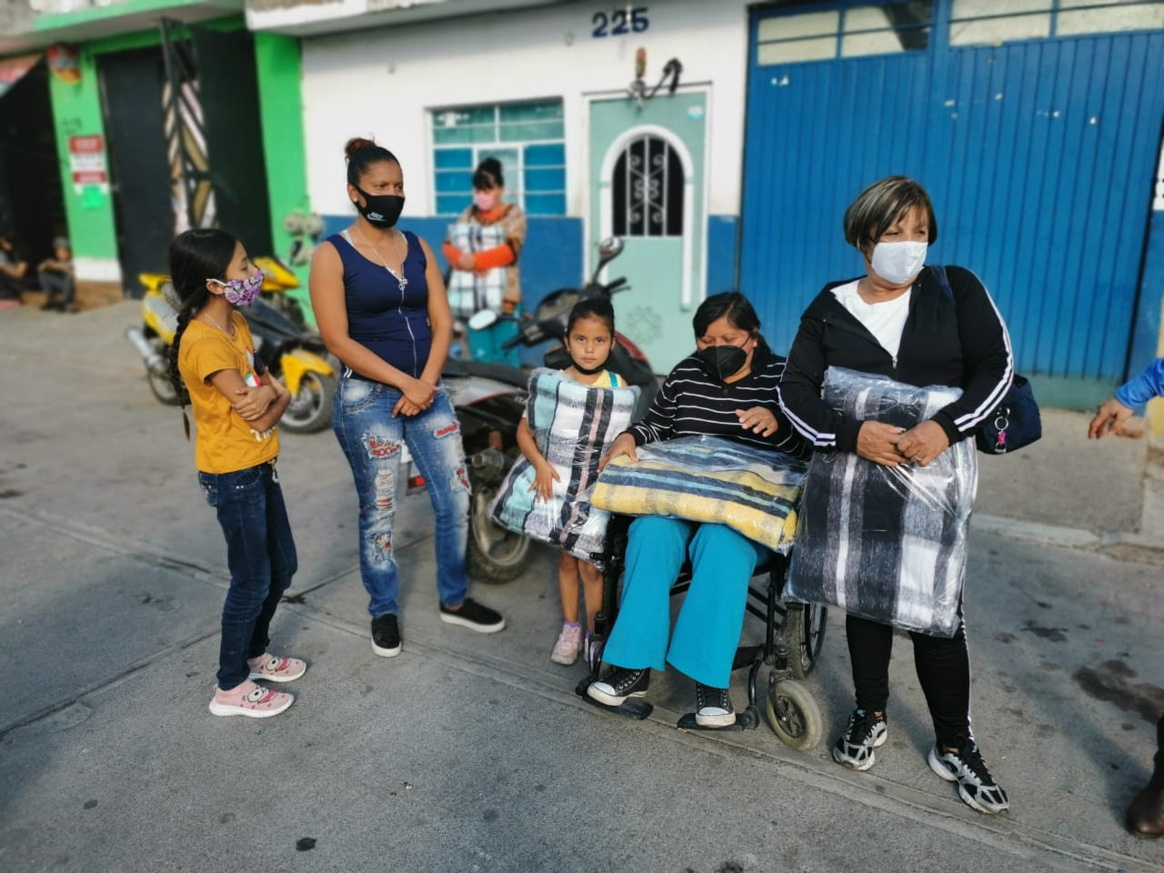 Entregan la colecta “Abriga un corazón”