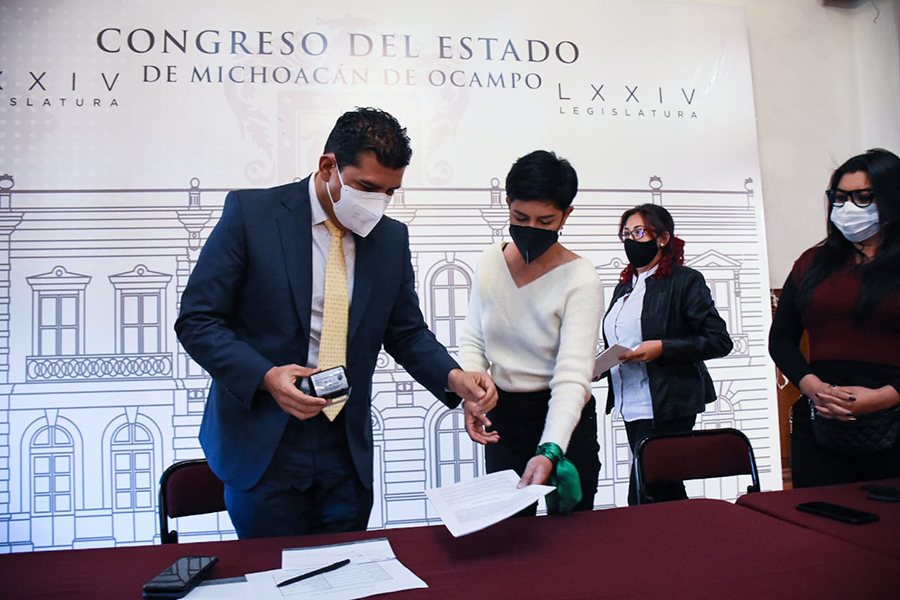  Recibe presidente del Congreso del Estado iniciativa ciudadana de colectivos de mujeres