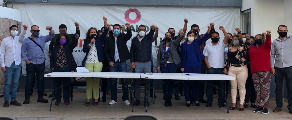  Osvaldo Ruiz recibe apoyo de profesores morelianos