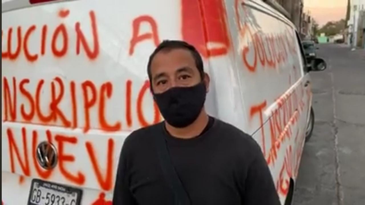 Normalistas secuestran vehículos y piden 100 mil pesos de rescate