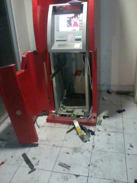  Roban cerca de 1 millón de pesos de cajeros automáticos
