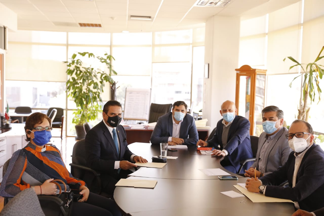  Revisan Gobernador e Insabi proyectos de salud para Michoacán