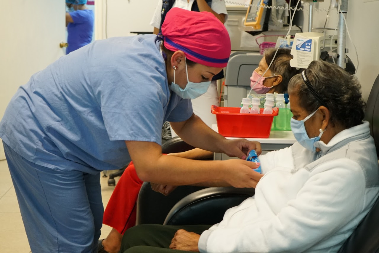 Entrega SSM estímulos por más de un millón 100 mil pesos a Auxiliares de la Salud