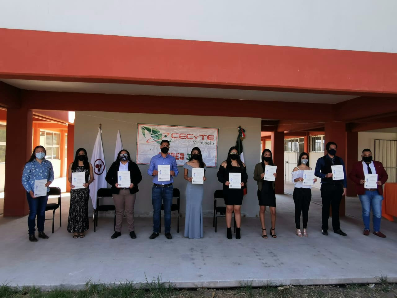  Entrega CECyTEM título profesional a 11 estudiantes de Irapeo