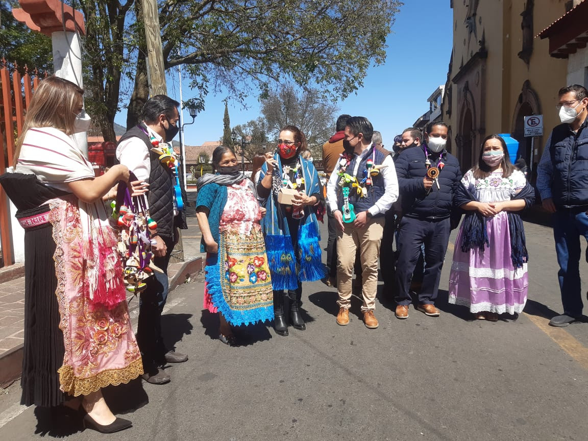  Brilla con nuevos colores el Pueblo Mágico de Paracho