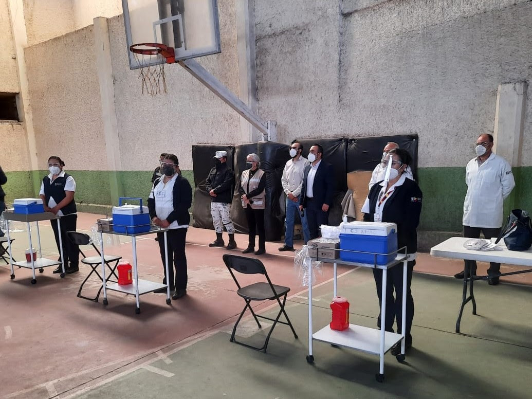 Concluye aplicación de primera dosis de vacuna contra COVID-19 en Áporo