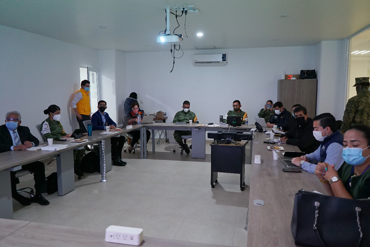 Revisan avance de vacunación anti COVID-19 a adultos mayores
