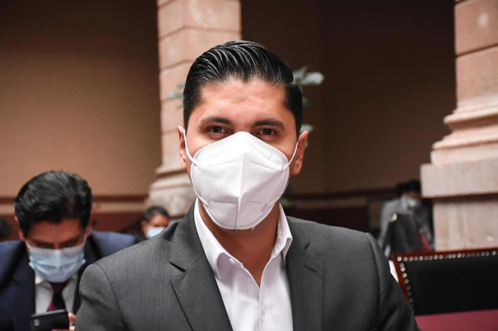 Respalda Javier Paredes Legislaciones que estén a favor de la salud y el bienestar de las mujeres en Michoacán