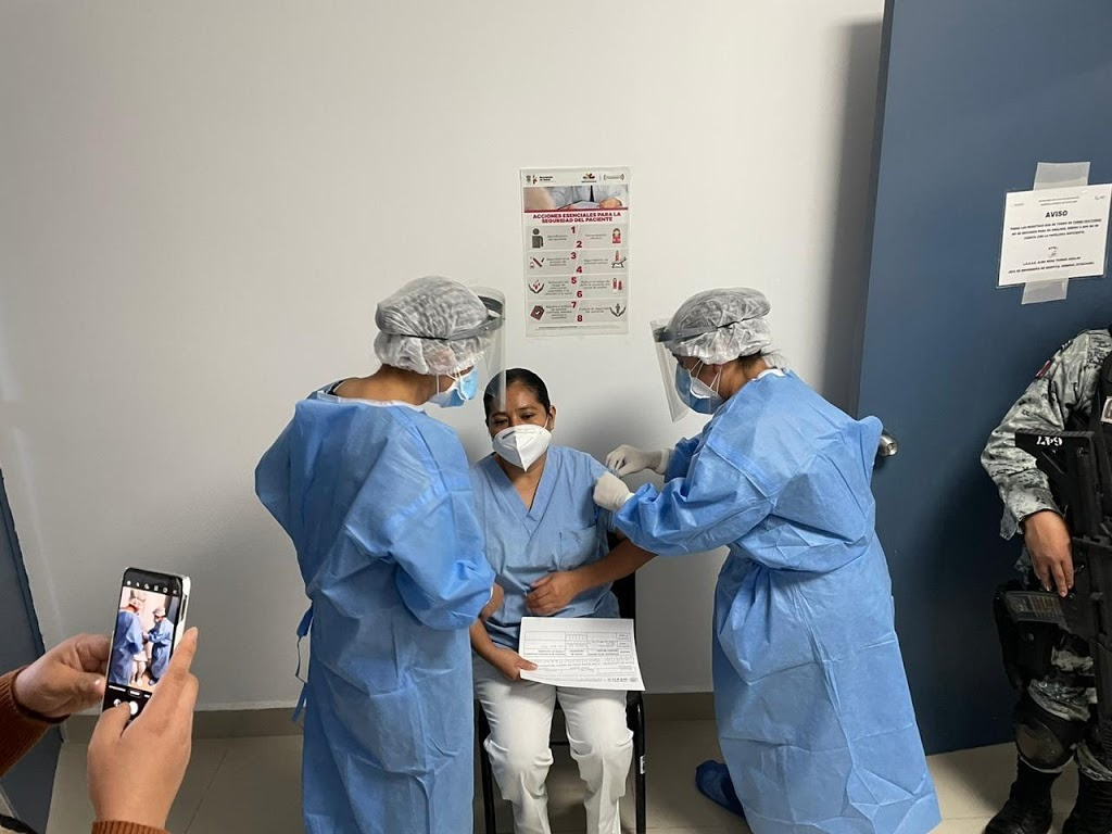  Inicia SSM con la aplicación de 2 mil 770 dosis a personal de salud