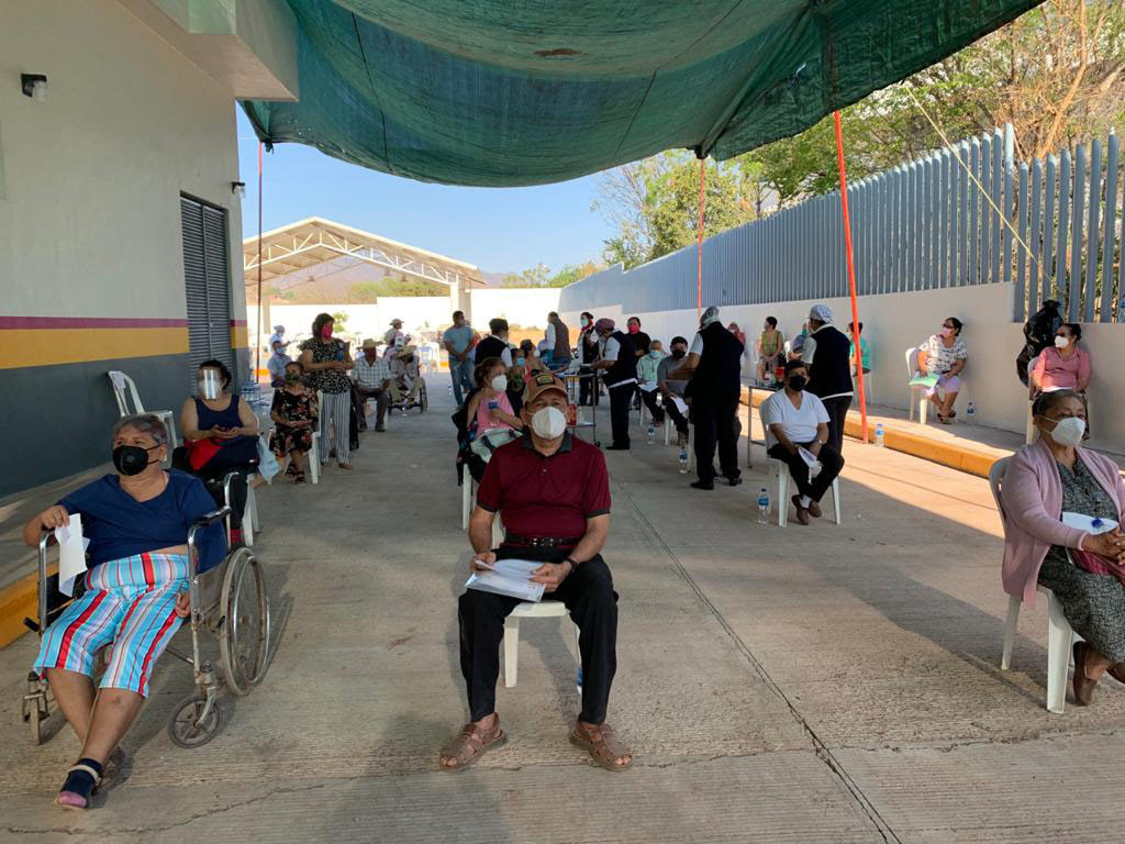  Continúa aplicación de vacunas Pfizer en Michoacán