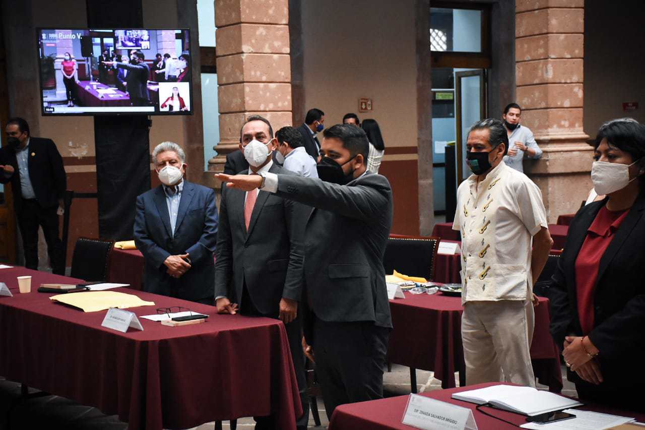  Aprueban licencias a nueve diputados y a la contralora interna del Poder Legislativo