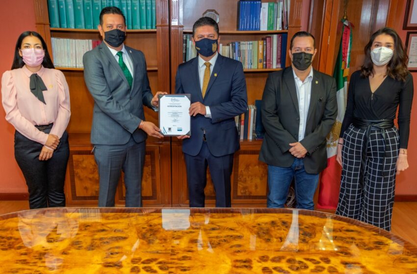  Recibe la acreditación el programa educativo de la Licenciatura de Medicina Veterinaria y Zootecnia